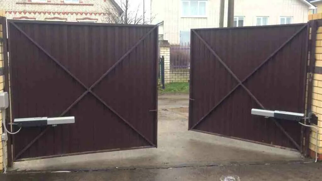 Автоматика для распашных ворот наружу 180 градусов. Автоматические распашные ворота. Дорхан 5000 для распашных ворот. Распашные ворота наружу с электроприводом. Распашные ворота наружу с электроприводом.