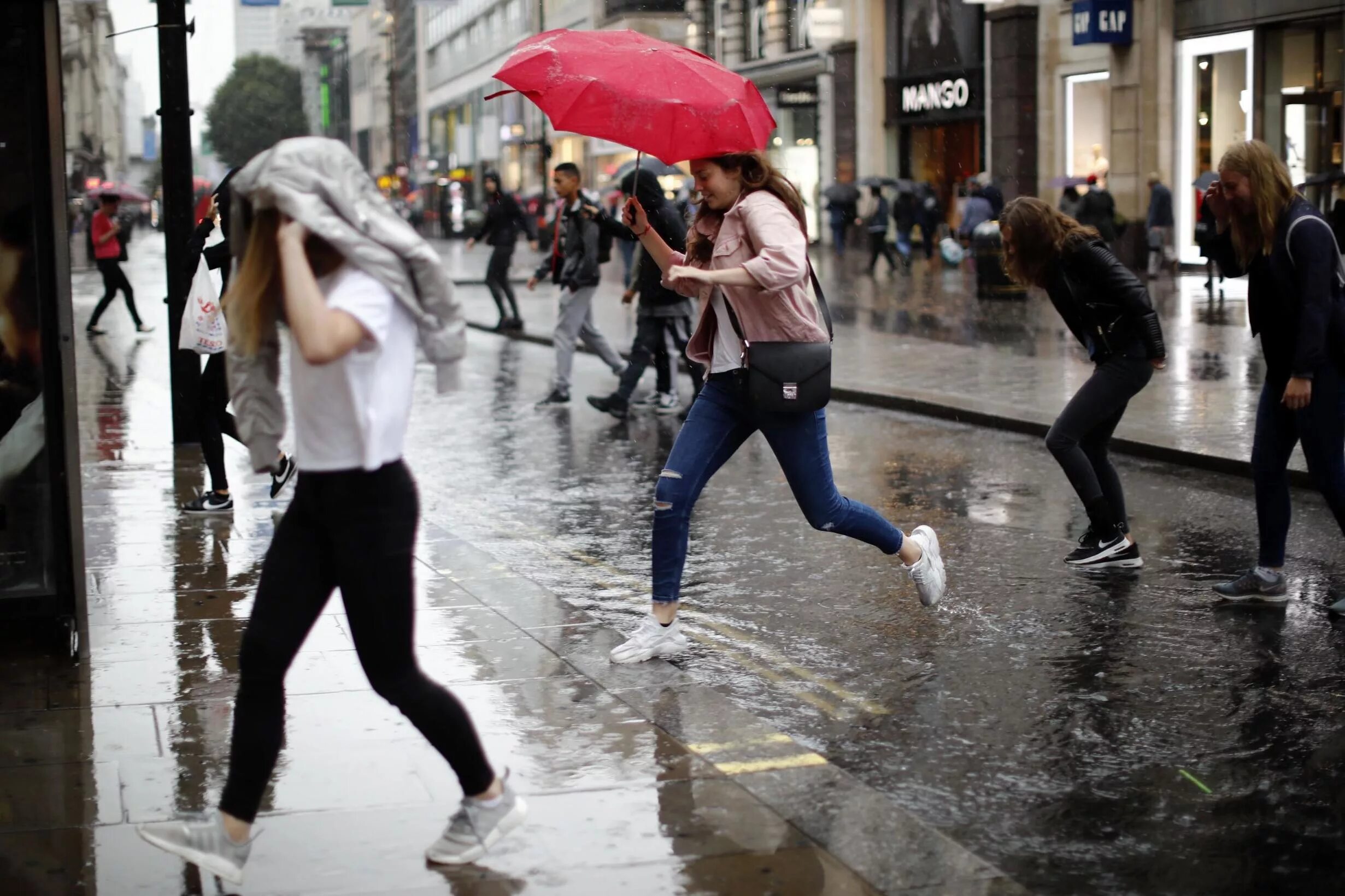 Дождливая Англия. Дождливый день в Лондоне. Климат Великобритании дождь.