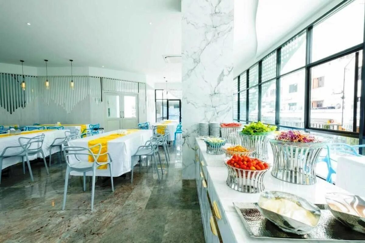 P plus hotel pattaya отзывы. P plus hotel pattaya. Journeyhub pattaya central 4. Morgan plus 8. Morgan plus 4.