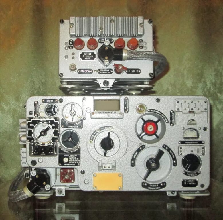 Радиостанция р-123м "магнолия" r-123m. Укв радиостанция р 123м. Танковая радиостанция р-123. А д р 123. Р-123 радиостанция.