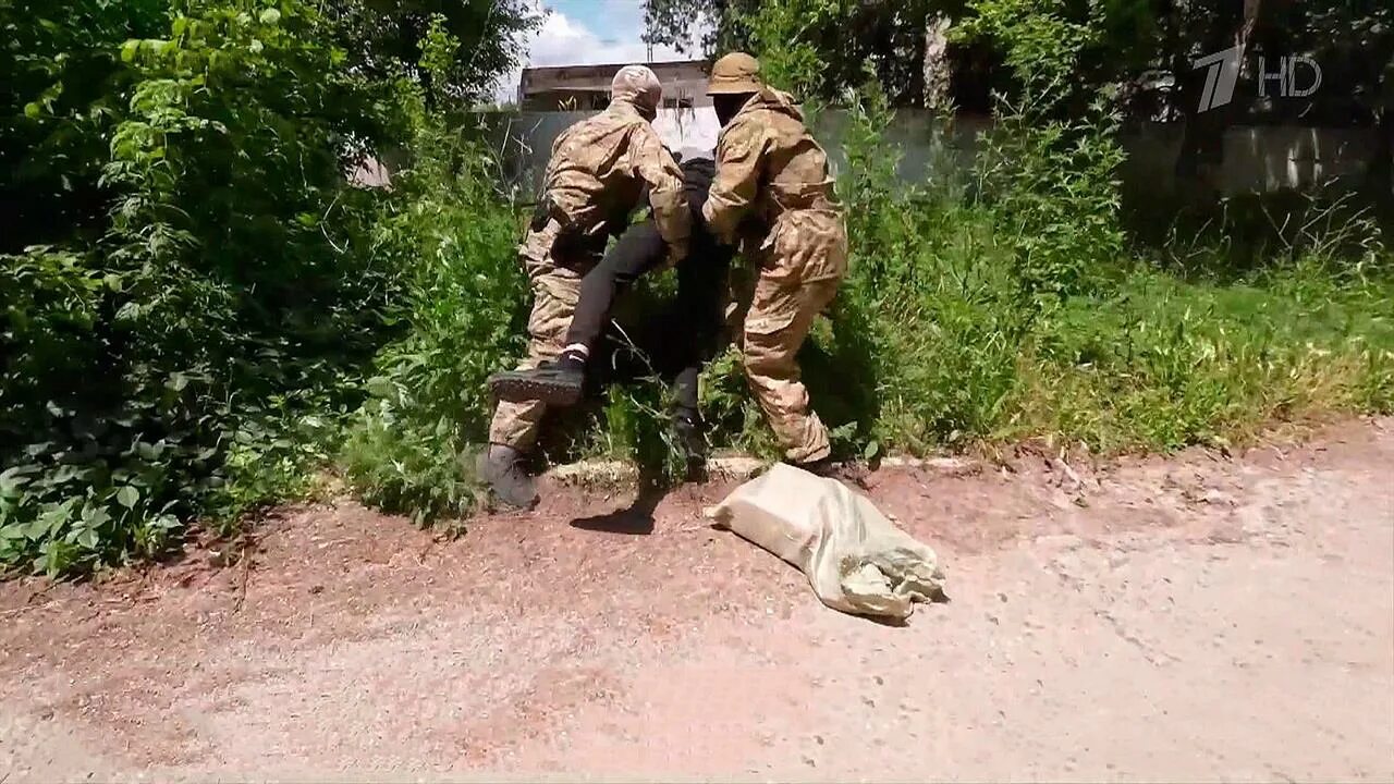 Покушение на главу. Диверсанты. Силовики. Украинский солдат с боеголовкой.