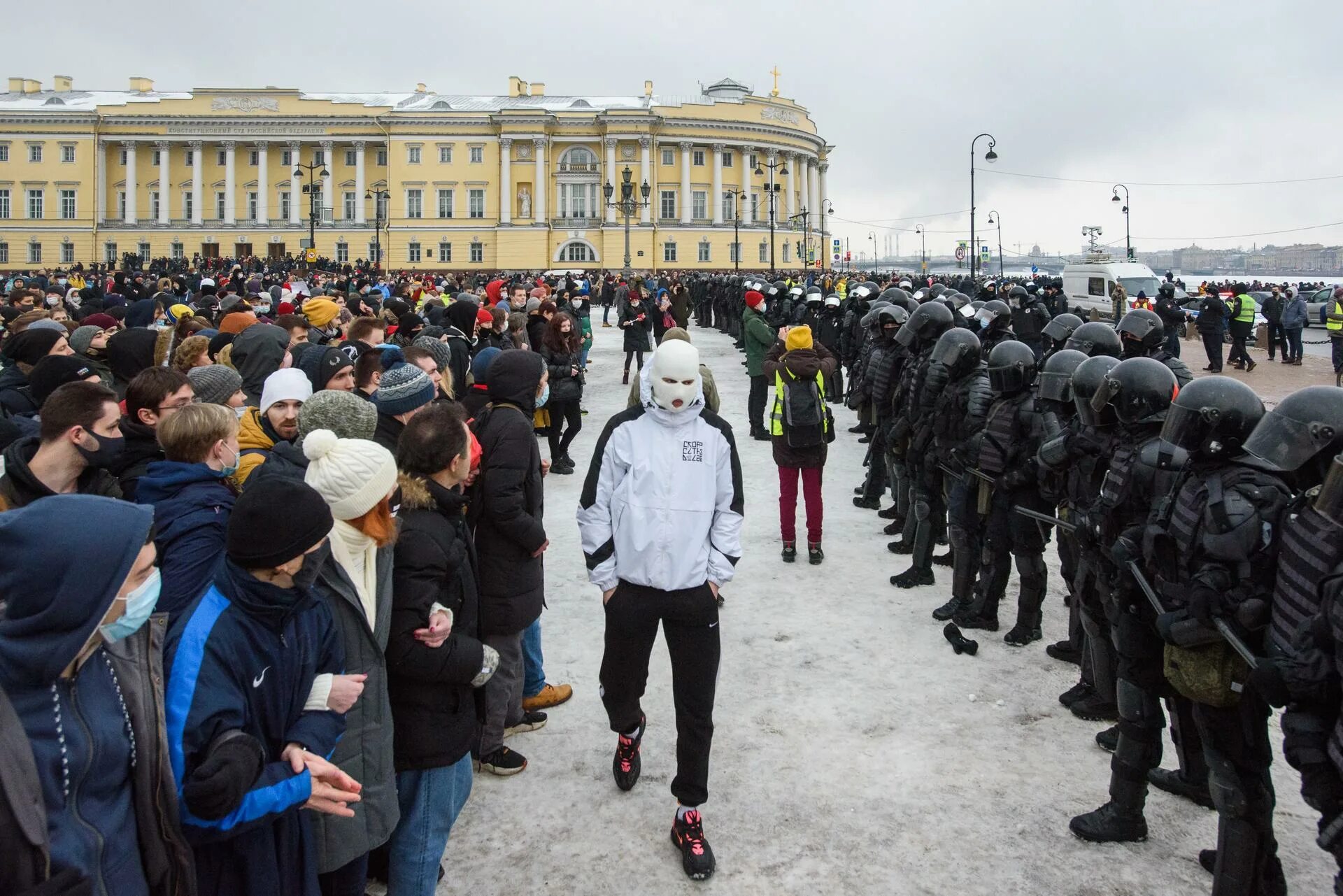 Условия митингов. Митинг в Санкт Петербурге. Массовые беспорядки в СПБ. Протесты в Петербурге. Митинг фото.