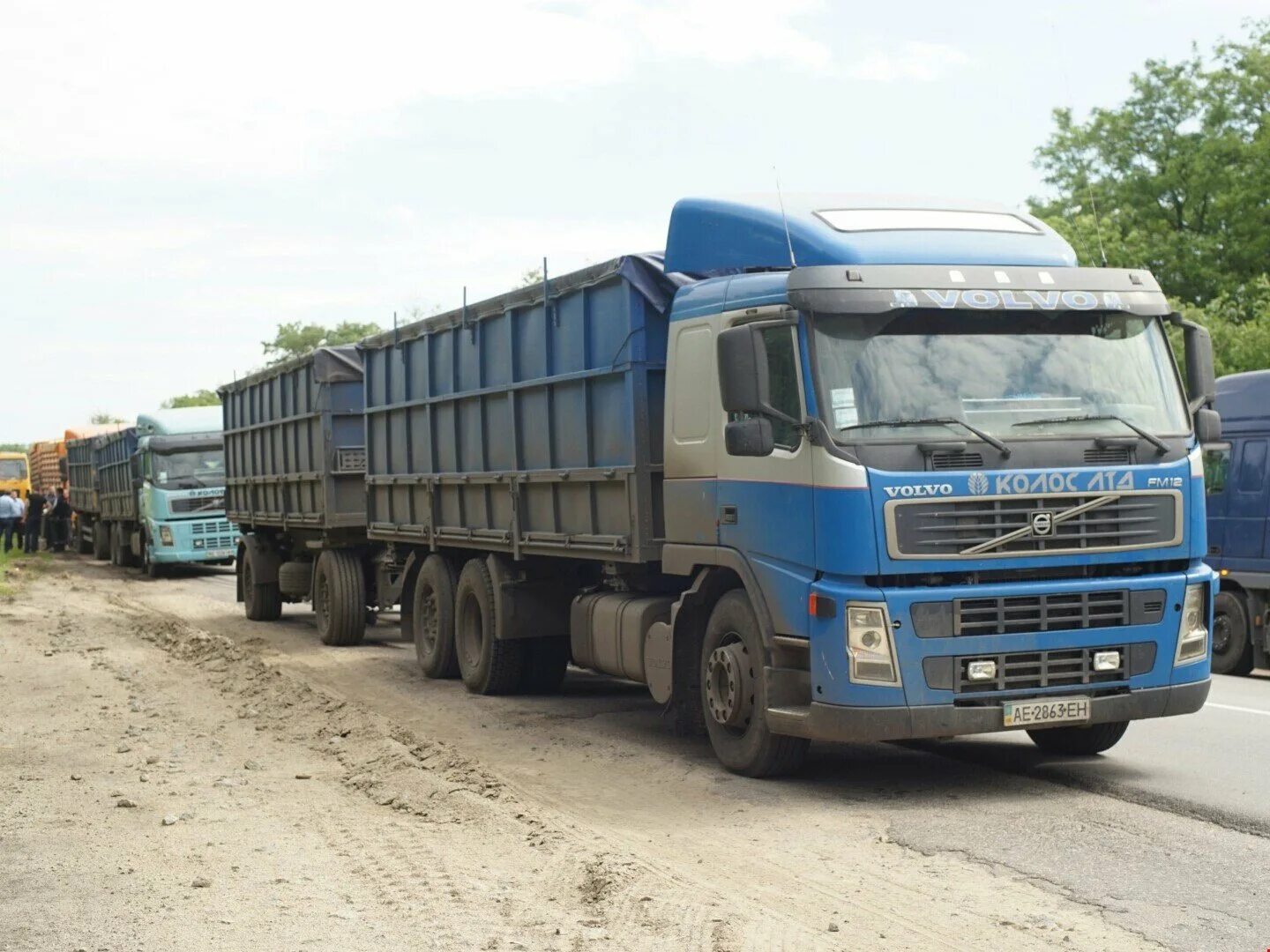 Тягач зерновоз бу. Daf xf95 2004. Мерседес 1844 зерновоз. Мерседес 1836 зерновоз. Ман тга бортовой зерновоз.