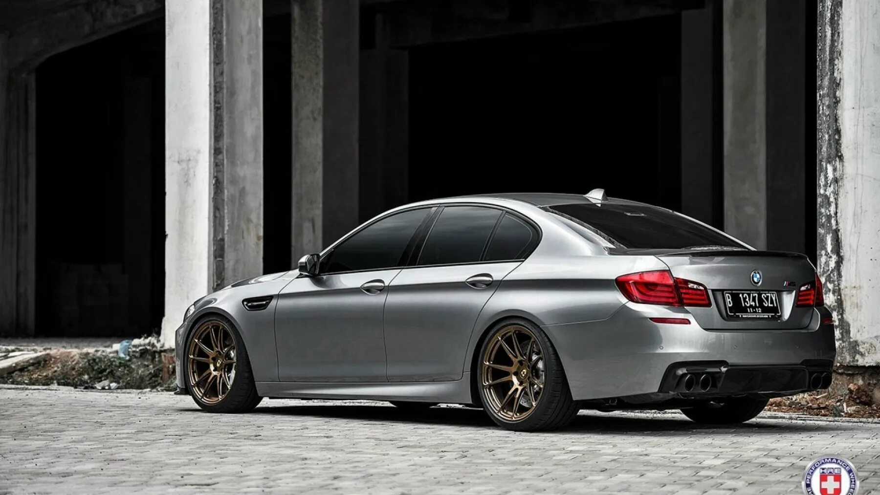 BMW m5 f10. BMW m5 f10 серая. BMW m3 f10. Бмв м5 серая