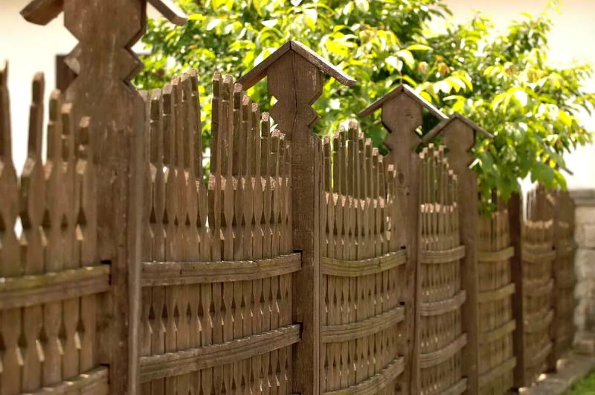 старый забор.