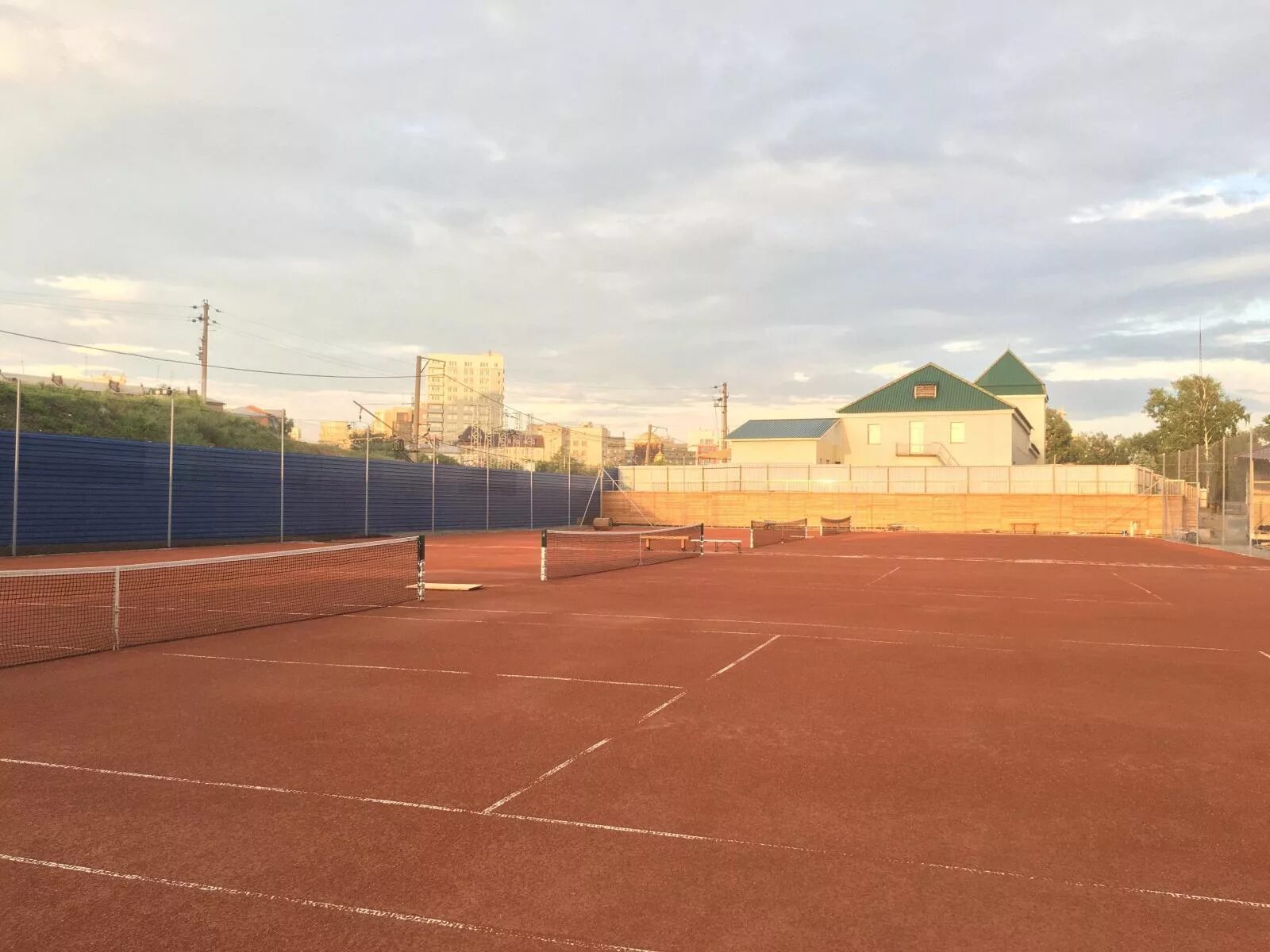 Теннис корт Arena. Новосибирск Фабричная улица 10/5 теннис-Арена. Теннис Арена Новосибирск. Теннисный корт в Истре. Фабричная 10 новосибирск