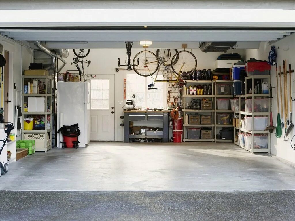Гараж внутри. Интерьер гаража внутри. Красивый гараж внутри. Дизайнерская отделка гаража.