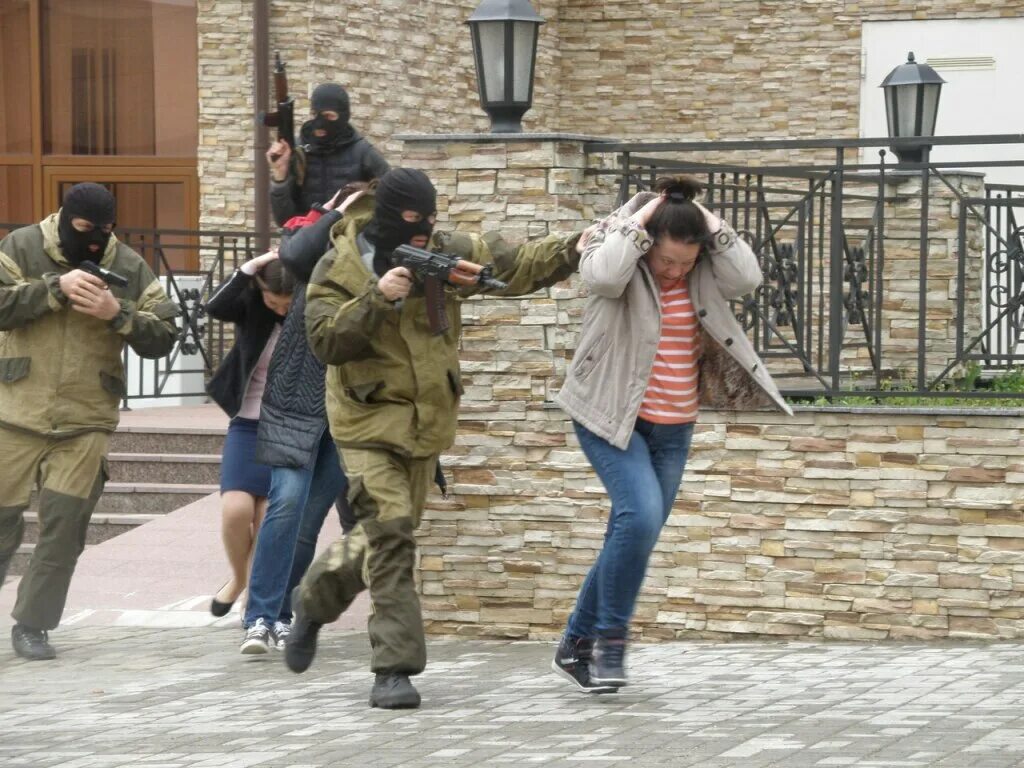 Стрелок в перми в университете. Стрелок в перми в университете. Обеспечение безопасности при перестрелке. Акт вооруженное нападение. Теракт в казанской школе 2021.