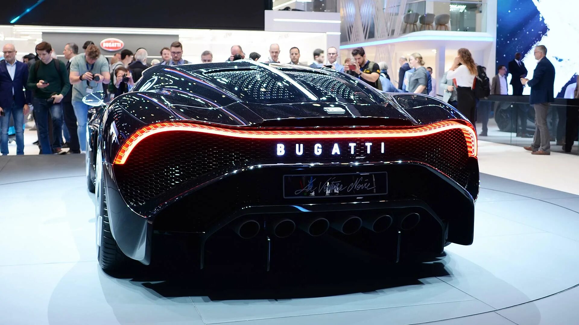 Машина Bugatti la voiture noire. Бугатти la voiture noire 2021. Бугатти 2020 Нойре. Самый дорогой Бугатти в мире 2021. Bugatti la voiture цена