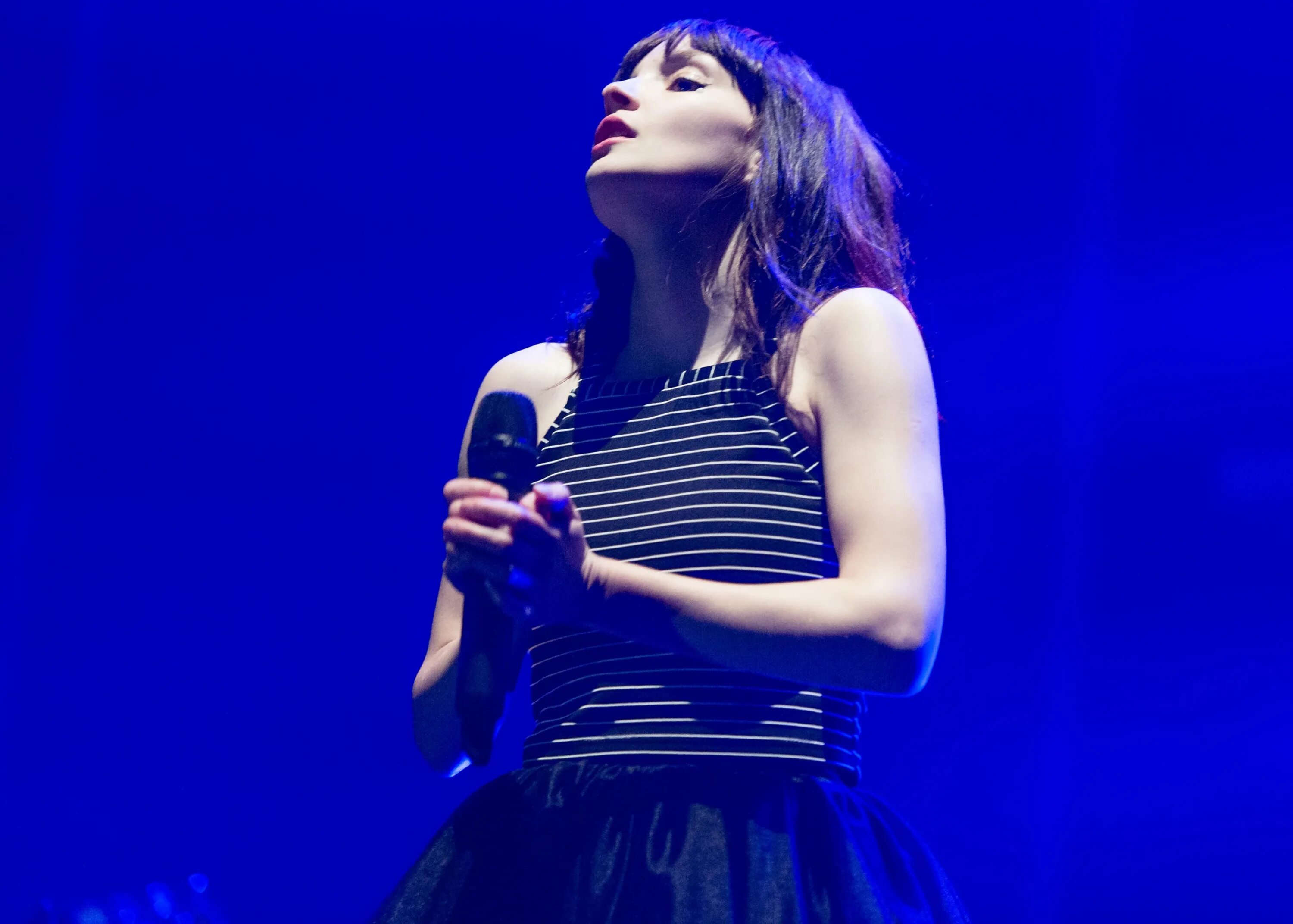Chvrches. Nightmares chvrches. Музыка chvrches. Chvrches 2020. Группа chvrches.