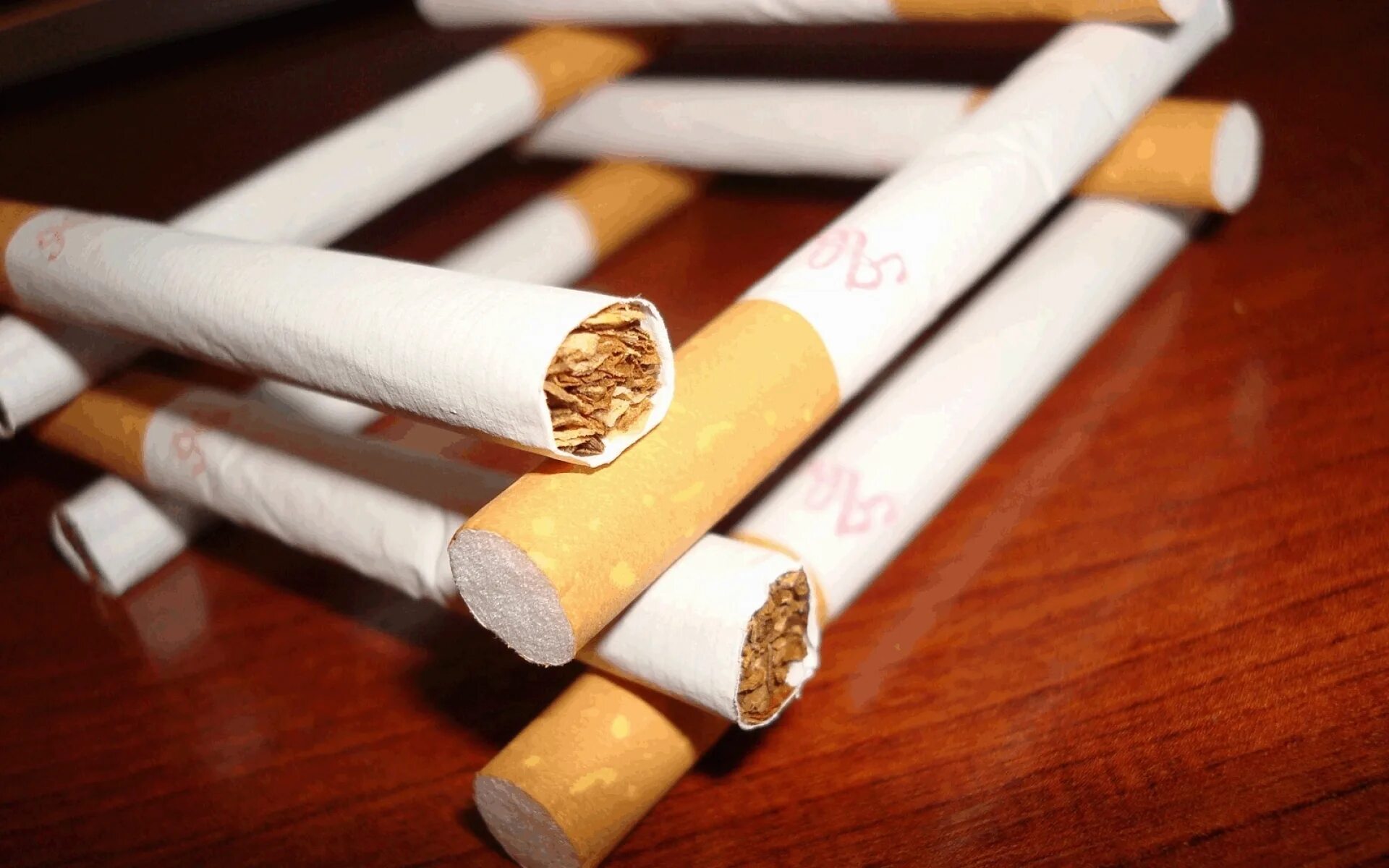 Сигареты с белым фильтром. Сигареты. Сигара. Сигареты белые. Табачная продукция.