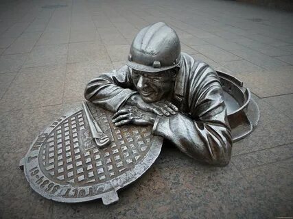 Памятник сантехнику