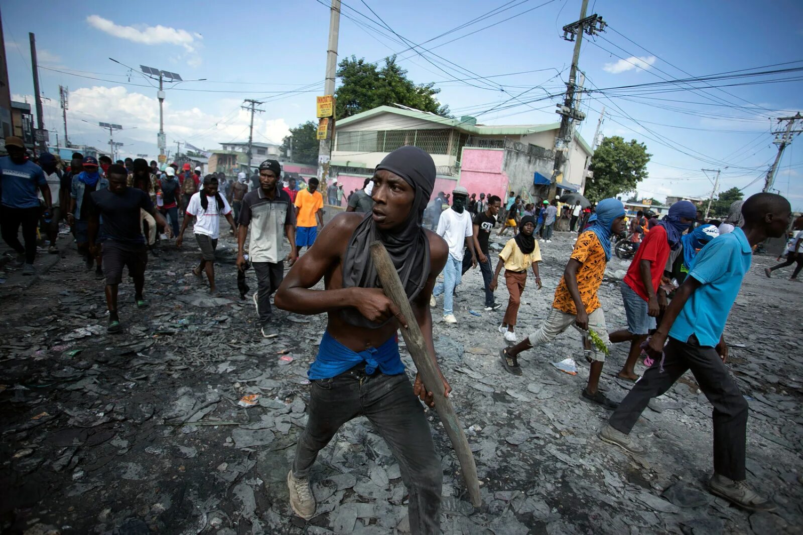 На гаити едят людей. Порт-о-Пренс Гаити. Гаити столица порт-о-Пренс. Республика Гаити люди.