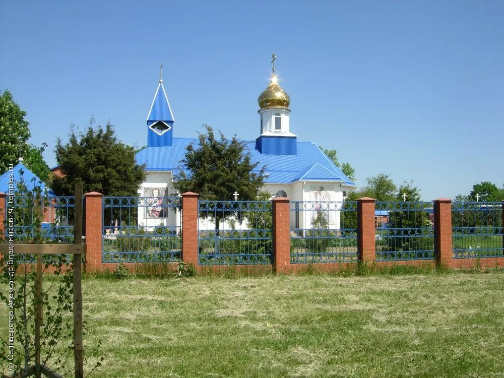 Храм в кореновске. Кореновск краснодарский край димитровская церковь. Кореновск церковь. Церковь владимира равноапостольного, кореновск. Аллея славы кореновск.