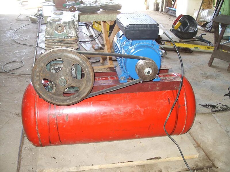 Компрессор из ресивера r 134. Компрессор воздушный из холодильного компрессора для пескоструя. Как сделать компрессор из баллонов. Ресивер из газового баллона 50 л для компрессора. Компрессор воздушный из холодильного компрессора для пескоструя.