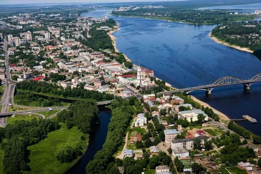 Город Рыбинск Ярославской области. Река Волга Рыбинск. Рыбинск город на Волге. Городской округ город Рыбинск. Город плавна