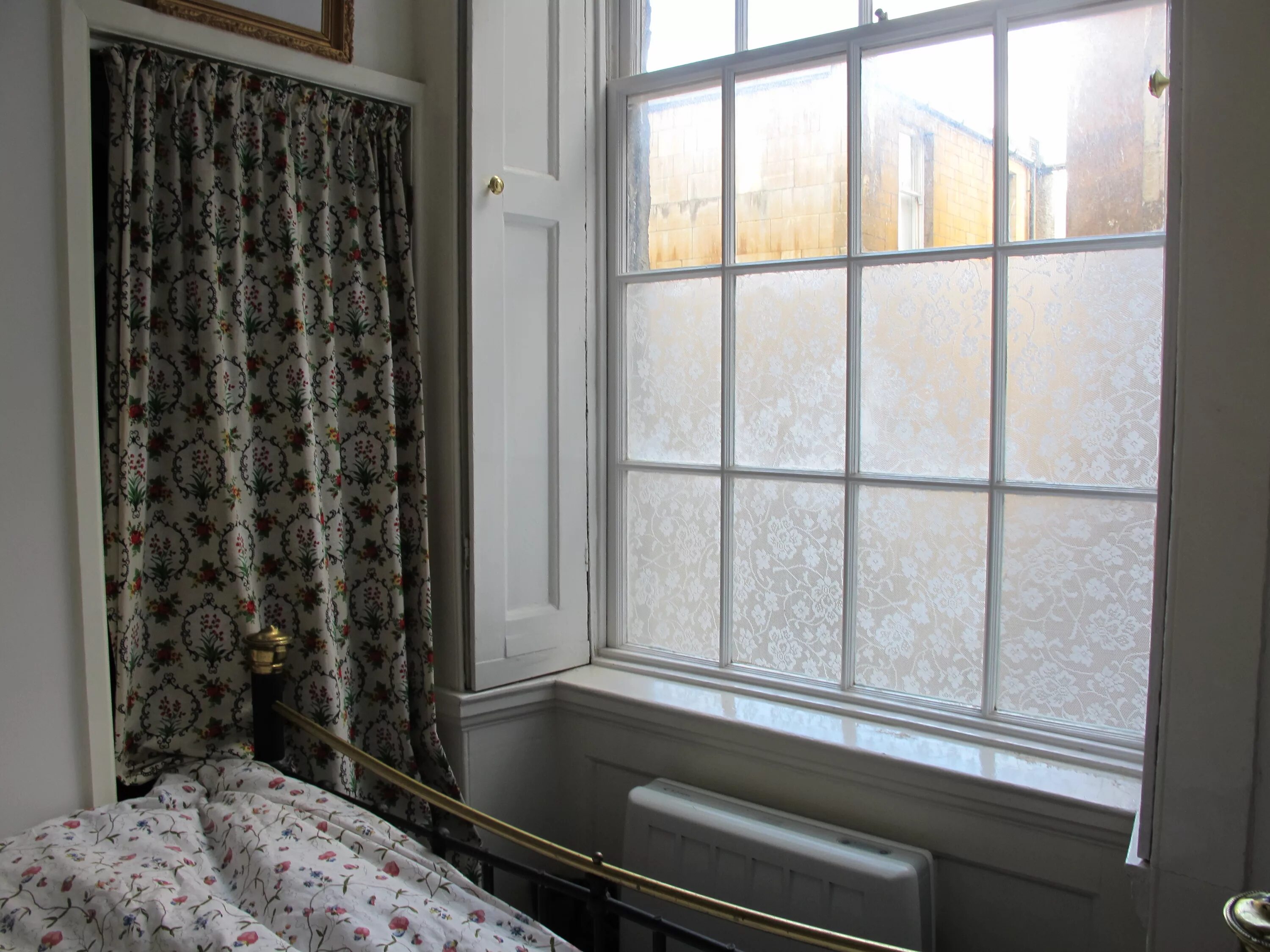 Рулонные шторы закрывающиеся снизу вверх. Рулонные шторы открывающиеся снизу вверх. Рулонные шторы снизу вверх. Рулонные шторы на пластиковые окна. Шторы уни 2 снизу вверх.