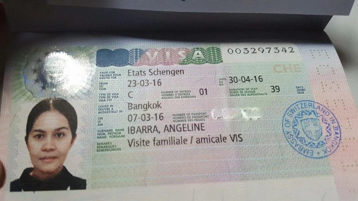 Шенген новости сегодня. Швейцарская виза. Виза шенген. Шенгенская виза в Швейцарию. Виза d швейцарская.
