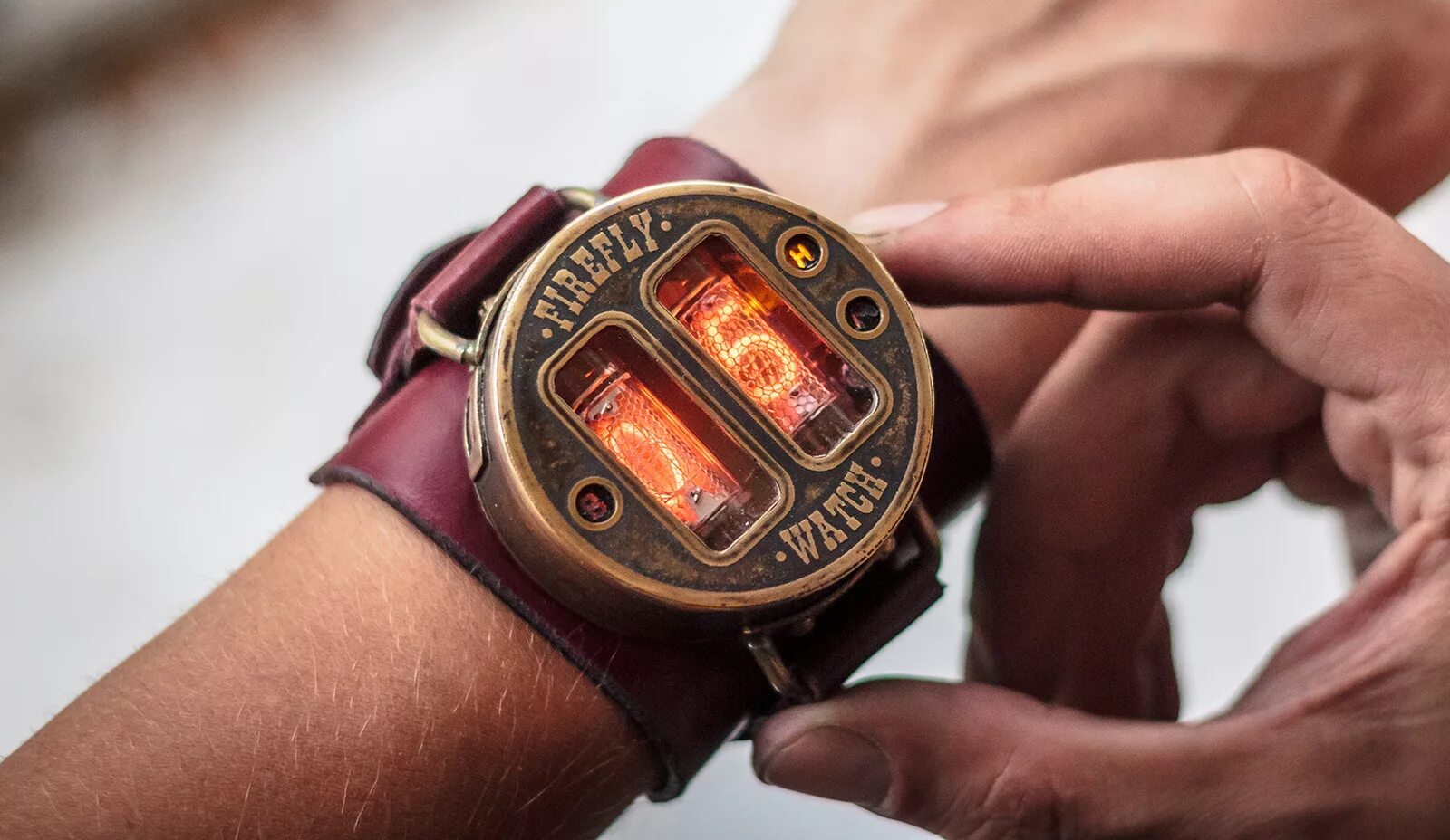 Сделай часы более. Часы ламповые газоразрядные ин16. nixie clock наручные. часы на газоразрядных индикаторах на ин 16. часы никси наручные.