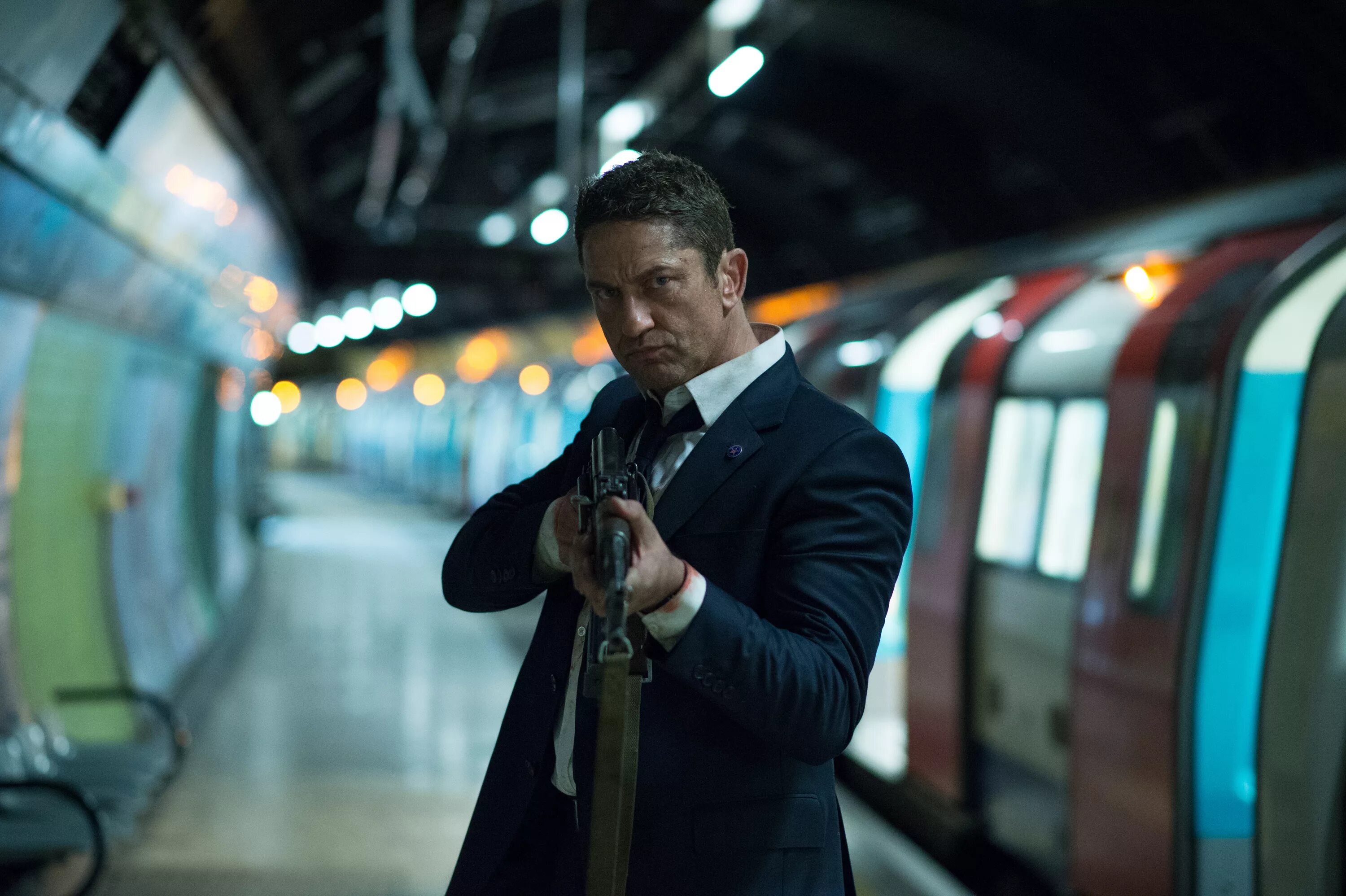 Качестве новинки 2016. Джерард Батлер London has Fallen. Падение Лондона / London has Fallen (2016).