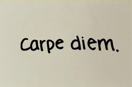 Дем перевод. Карпе Дием. Рисунок к фразе Carpe Diem. Carpe Diem обложка. Carpe Diem фраза.