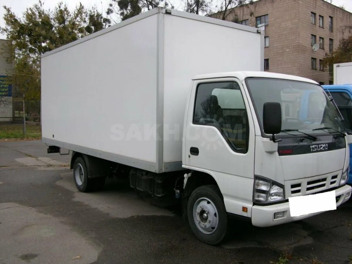 Isuzu nqr75. Исузу NQR 5 тонн. Исузу фургон 1.5т. Фургон Исузу 5.5 т. Купить фургон 5 тонн