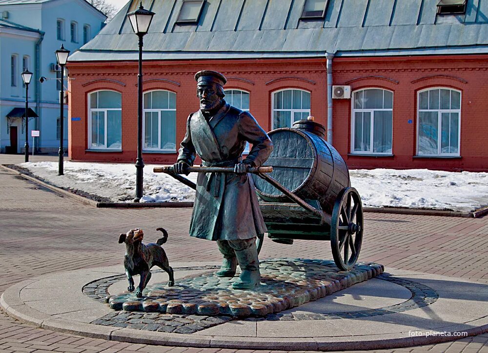 Водовоз сайт спб. Памятник водовозу в Санкт-Петербурге. Памятник водовозу Шпалерная. Памятник водовозу в Питере. Петербургский водовоз скульптура.