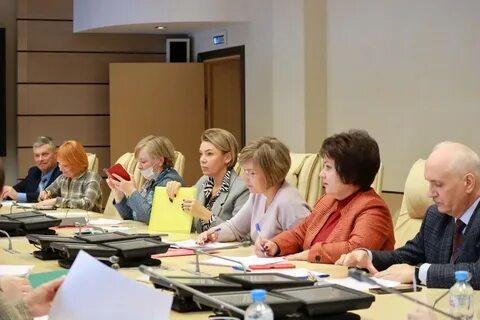 Председатель избирательной комиссии уик