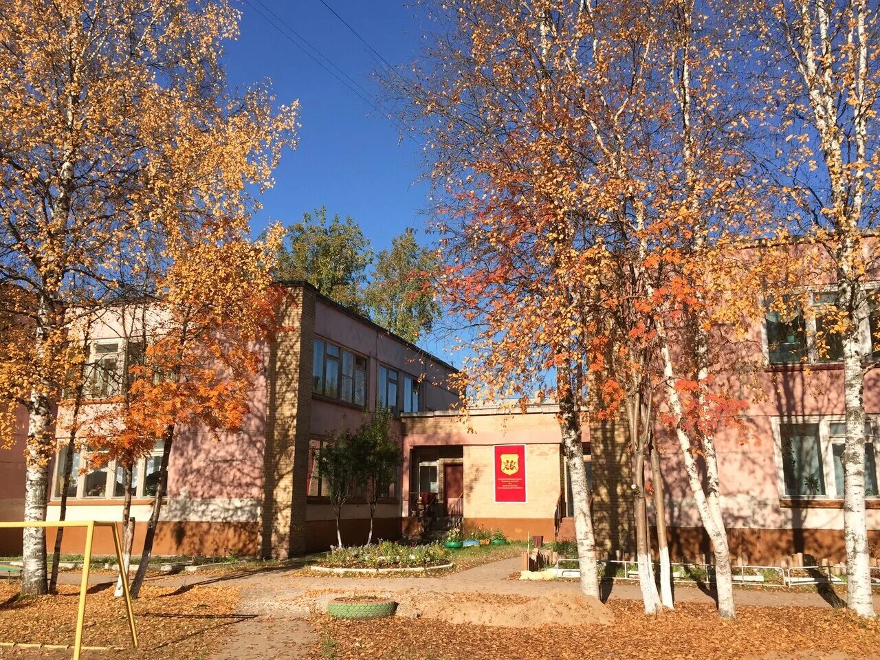 Первая школа ухта. Ухта школа 1 старая. Школа 1 ухта фото. Первая школа ухта. Школа 1 ухта.