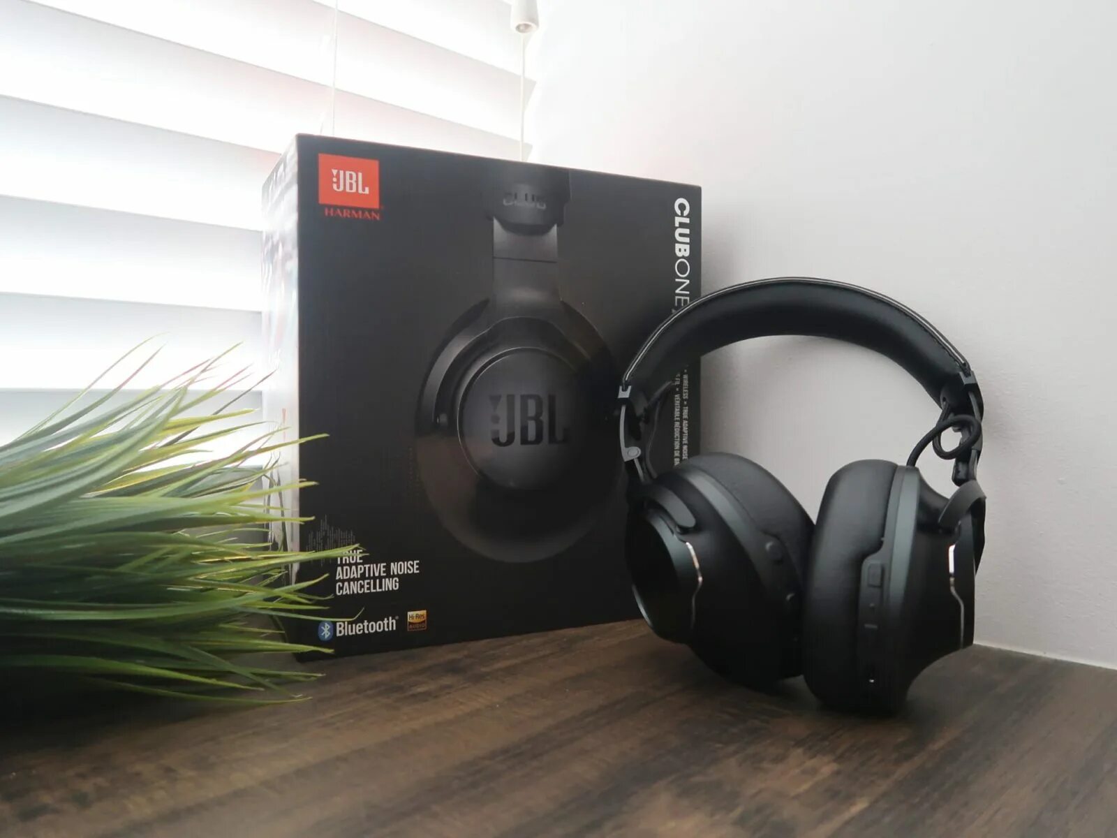 Jbl club one. Наушники JBL Club one. JBL Club 1. Наушники JBL Club one 2024. Амбушера JBL Club one.