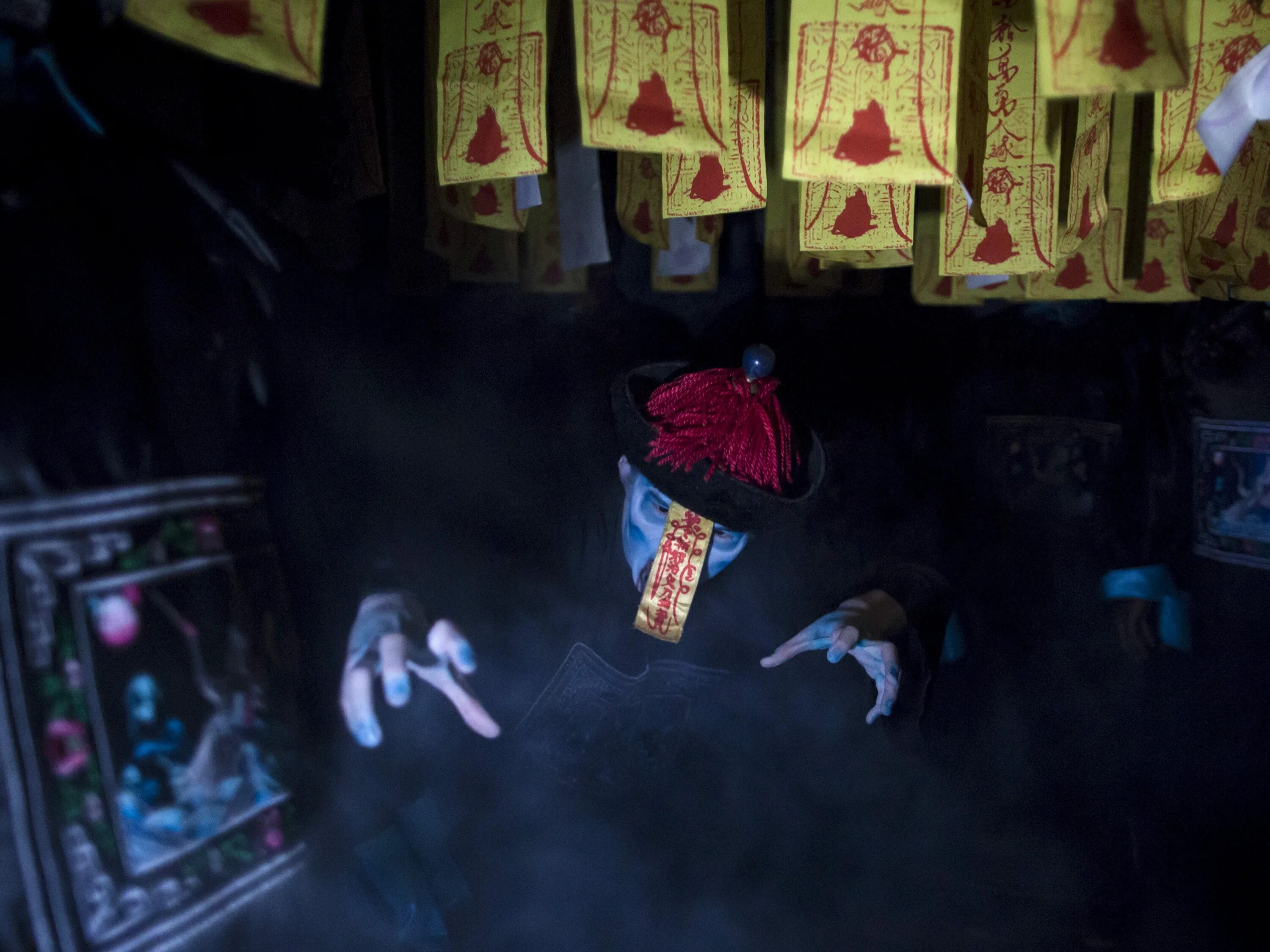 Таинственный китаец зомби. China zombies. Китайский зомби цзян ши фильм. China zombies. China zombies.