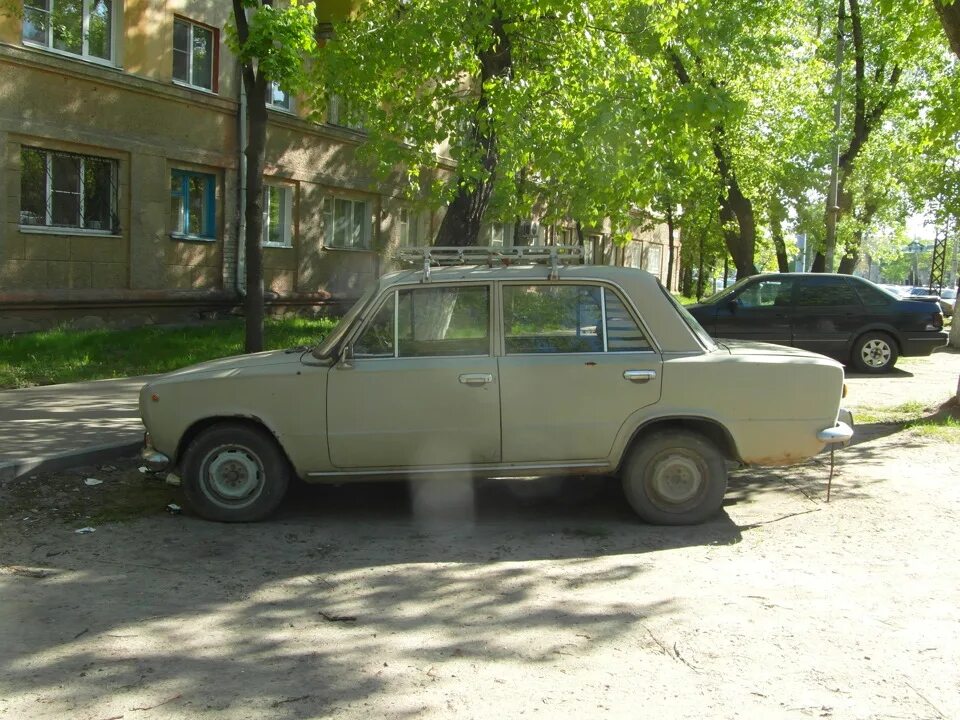 Заброшенные автомобили Воронежа. Заброшенные машины в Воронеже. Брошенные авто Екатеринбург. Машину кидает что это ВАЗ.