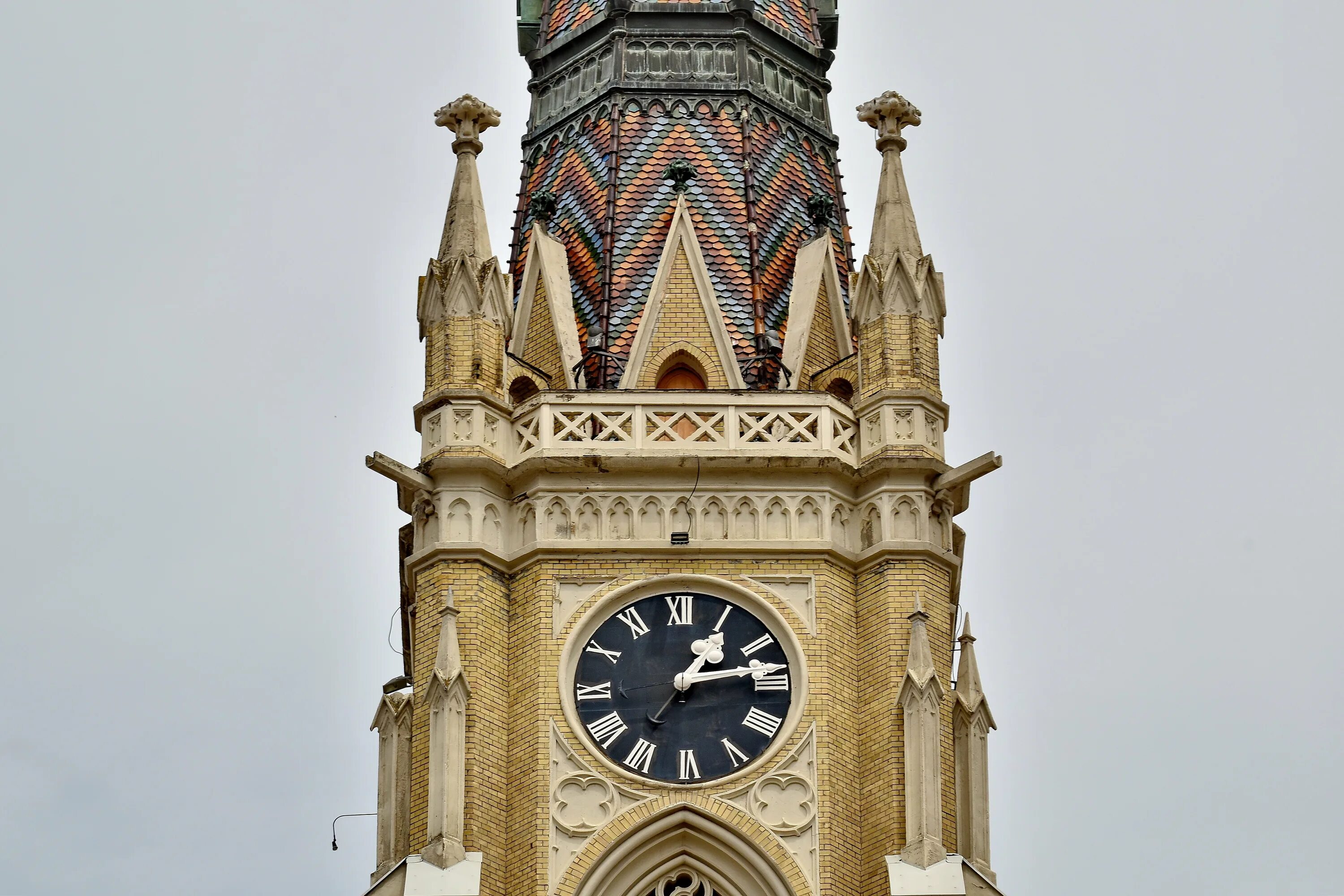 Башенные часы Страсбургского собора (1354). Часовая башня Раджабаи.