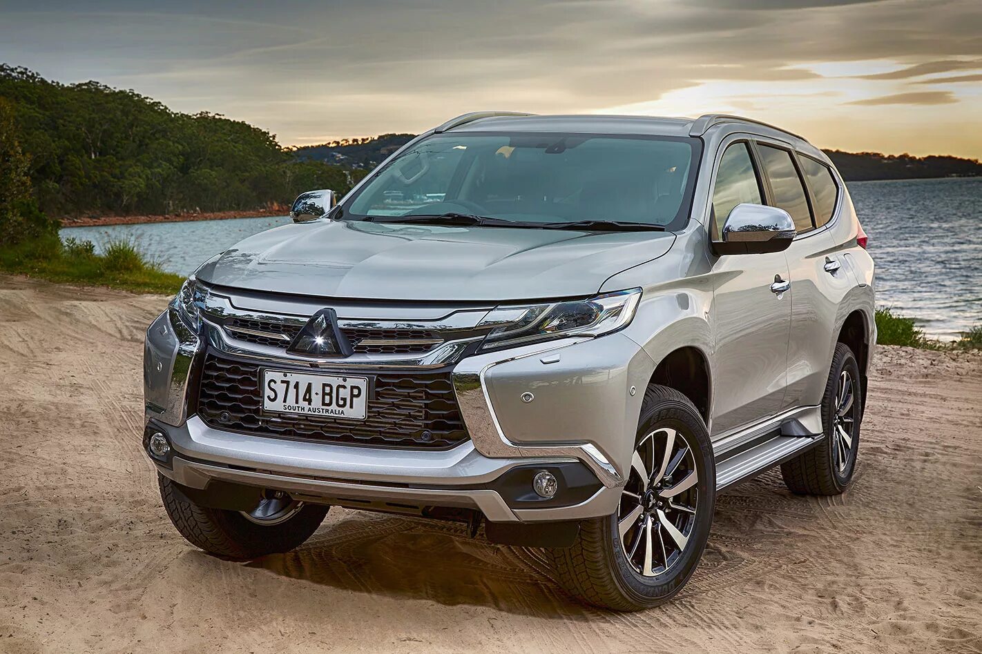 Новый mitsubishi pajero. Митсубиси Паджеро 2016. Митсубиси Паджеро спорт 2016. Mitsubishi Pajero Sport 2016. Митсубиши Паджеро спорт 2016.