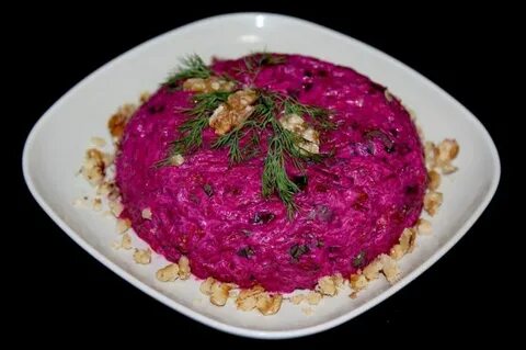 Салат свекла с чесноком и черносливом рецепт
