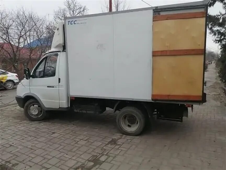 Авито таганрог грузоперевозки. Авито таганрог грузоперевозки. Стоимость грузового перевоза таганрог. Газель пирожок. Мерседес с термобудкой совмещённый с кабиной.