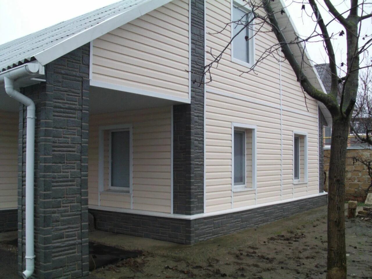 Сайдинг. Фасадная панель stein янтарный. Docke lux блокхаус d4. Сайдинг docke lux блок хаус кедр. Отделка домов сайдингом.