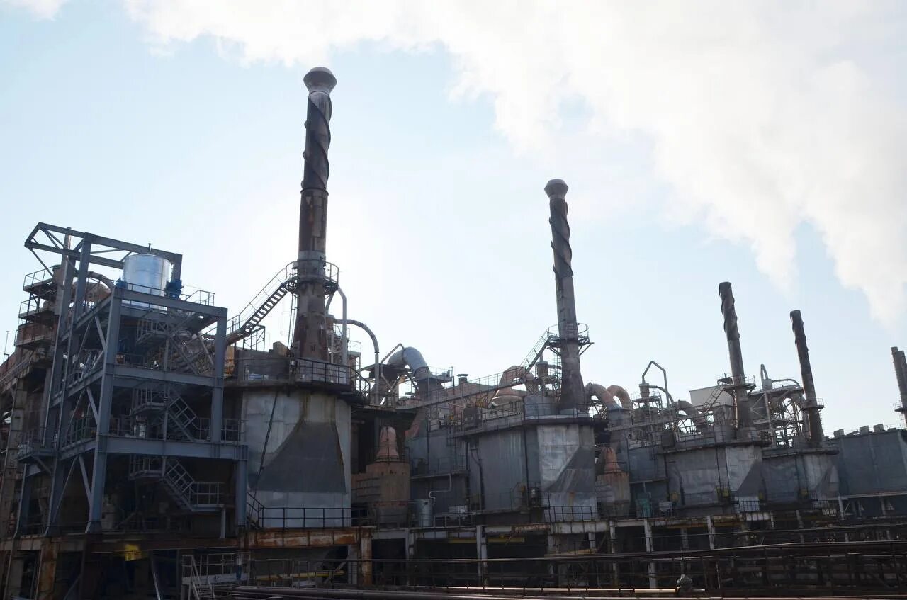 Николаевский глиноземный завод. Глиноземный завод в сосновом бору. Глиноземный комбинат в николаеве фото. Николаевский глиноземный завод. Против глиноземного завода.