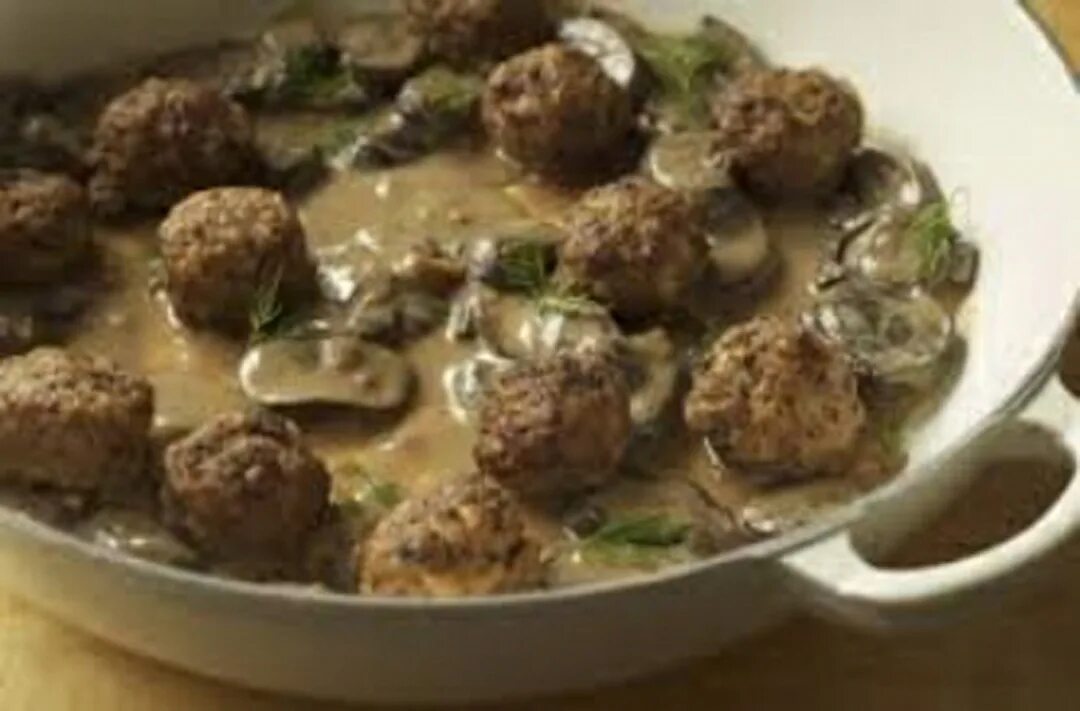 Свиной фарш с подливкой. Фрикадельки с грибами домашние. мясные ёжики с рисом. ванзытон грибы фрикадельки. приготовить биточки из фарша с подливкой.
