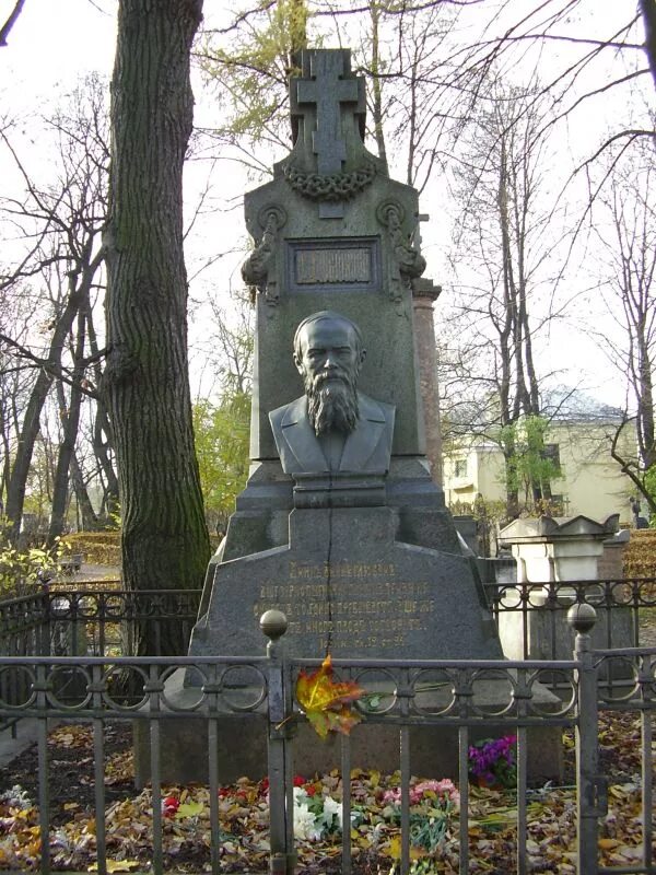 федор михайлович достоевский могила. могила достоевского в петербурге. тихвинское кладбище могила достоевского александро-невской лавры. достоевский похоронен. достоевский похоронен.