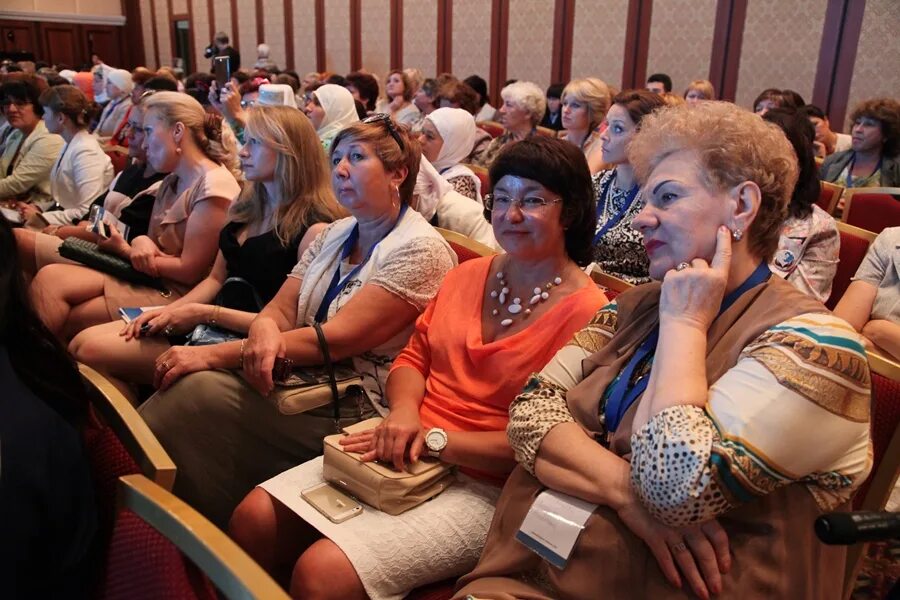 Первые лица на международном конгрессе женщины. Женская конференция. Женский съезд. 8 международный женский конгресс. Съезд женщин.