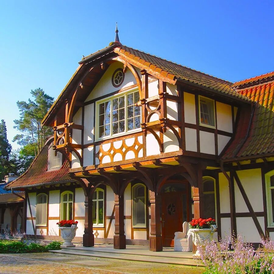 Отель на западной украине в польском стиле. Pluski. Амбарный дом тронхейм. Знаменитый дом польши. Частные дома в польше.