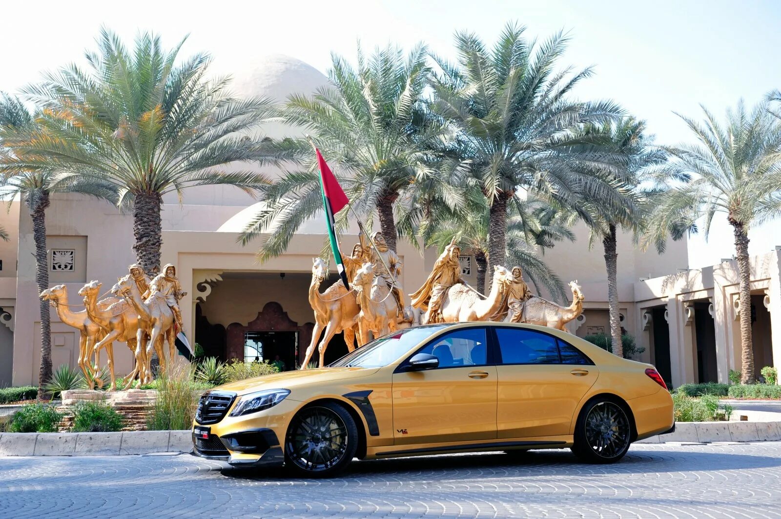 Mercedes s class cabrio. Мерседес бенц майбах. Мерседес роскошь. Мерседес роскошь. Mercedes benz s600.