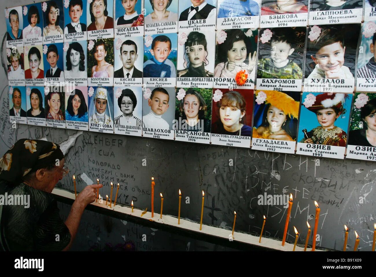 Школа беслан теракт сколько погибло детей. Дети Беслана 1 сентября 2004. Беслан 2004 год школа теракт.