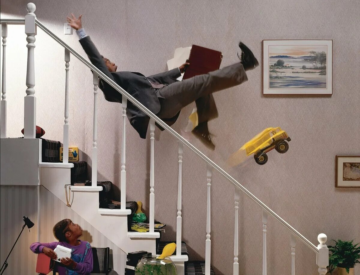 Стоит долго и не падает. Стоит долго и не падает. Фразы мотиваторы. Падающий человек. Стоит долго и не падает.