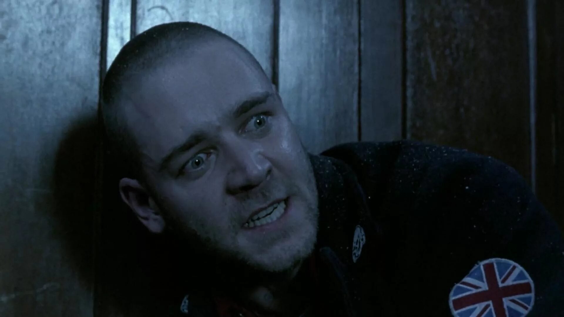 Рассел кроу ромпер стомпер. Romper stomper skinhead. Рассел кроу ромпер стомпер. Бритоголовые (скины, 1992) romper stomper. Рассел кроу хэндо.