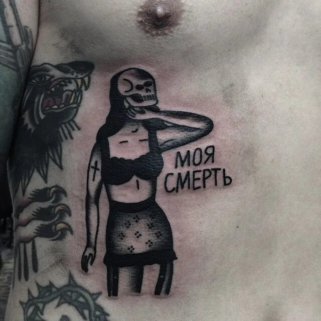 Живу грешно умру смешно. Тату живу грешно. татуировка красновой. аня прикольные наколки.