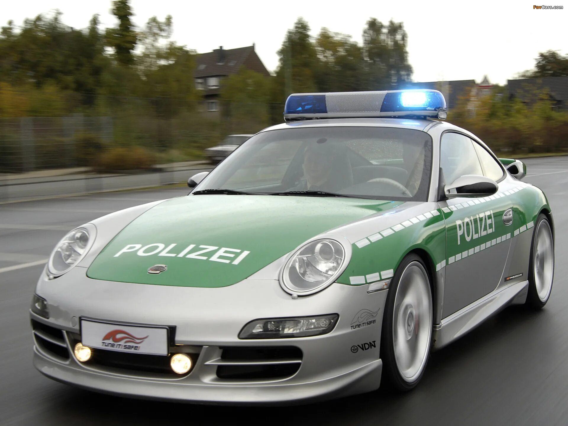 Сколько полицейских машин. Порше 911 полиция. Porsche 911 Carrera 1983 Polizei. Полицейская машина. Машина "полиция".