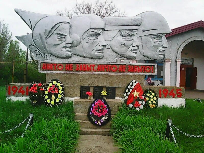 обелиск воинам великой отечественной войны село песчано - коледино. ершов семено полтавка. село святославка саратовская область самойловский. погода полтавка саратовская область. село полтавка.