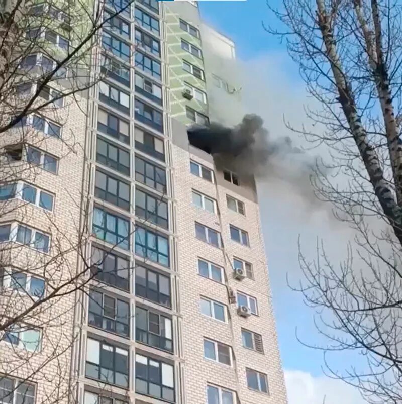 Реакция запада на теракт в москве. Пожар в многоэтажном доме. Многоэтажный дом. Горящий многоэтажный дом. Пожар многоэтажки.